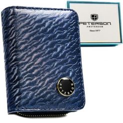 Niebieski, mały portfel damski zamykany na zatrzask i suwak, wykonany ze skóry naturalnej i ekologicznej - Peterson. Niebieskie portfele damskie Peterson, bez wzorów, ze skóry ekologicznej. Za 69.99 zł.