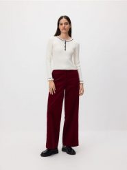 Sweter w prążek - złamana biel. Swetry klasyczne damskie Reserved, l, z dzianiny, bez kołnierzyka. Za 119.99 zł.