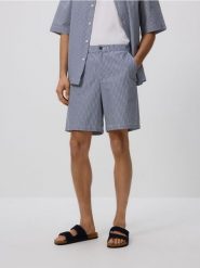 Szorty loose fit - granatowy. Niebieskie szorty męskie Reserved, z bawełny, bez kołnierzyka. W wyprzedaży za 79.99 zł.