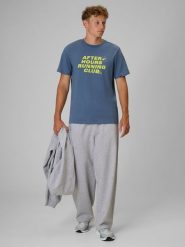 4F T-shirt regular z nadrukiem męski - denim M. Niebieskie t-shirty męskie 4f, m, bez wzorów, z bawełny, bez kołnierzyka. Za 59.99 zł.