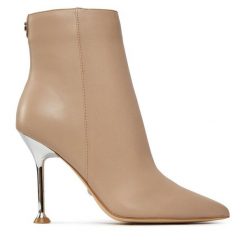 Botki Guess. Brązowe botki damskie Guess, bez obcasa, na szpilce, bez zapięcia. Za 849.99 zł.