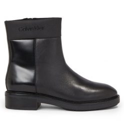 Botki Calvin Klein. Czarne botki damskie CALVIN KLEIN, bez obcasa, na płaskiej podeszwie, bez zapięcia. Za 929.99 zł.