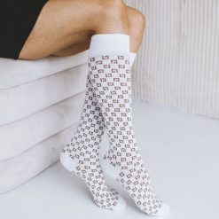 Białe podkolanówki damskie 208 fashion gg. Białe skarpetki damskie Milena, bez wzorów, z bawełny. Za 18.90 zł.