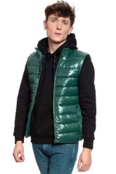 MĘSKI BEZRĘKAWNIK WRANGLER PUFFER VEST PINE W4A3XTG01 112129073. Zielone kamizelki męskie Wrangler, m, z puchu. W wyprzedaży za 89.99 zł.