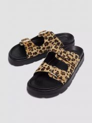 S.Oliver Klapki w kolorze jasnobrązowo-beżowo-czarnym rozmiar: 41. Brązowe klapki damskie S.Oliver, bez wzorów, bez obcasa. Za 140.53 zł.