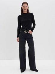 Someday Koszulka w kolorze czarnym rozmiar: 40. Czarne bluzki damskie Someday, bez wzorów, bez kołnierzyka. Za 95.99 zł.