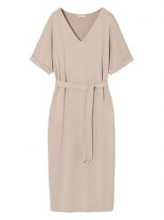 TATUUM Sukienka w kolorze beżowym rozmiar: XXL. Brązowe sukienki damskie Tatuum, na co dzień, xxl, bez wzorów, z tkaniny, bez kołnierzyka, bez ramiączek, midi, proste. Za 161.73 zł.