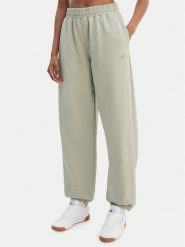 Reebok Spodnie dresowe Reebok x Ewa Chodakowska Ada RK25621CCW Zielony Relaxed Fit. Zielone spodnie dresowe damskie Reebok, l, bez wzorów, z dresówki. Za 249.99 zł.