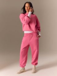 4F Spodnie dresowe joggery damskie - różowe S. Czerwone spodnie dresowe damskie 4f, s, bez wzorów, z dresówki. Za 139.99 zł.