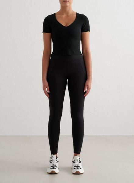 Damskie legginsy z wysokim stanem, squat proof, z kieszeniami Sense czarne. Czarne legginsy damskie Aim'n, m, bez wzorów, z elastanu. Za 339.00 zł.