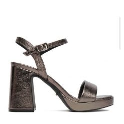 Sandały DeeZee. Szare sandały damskie DeeZee, bez wzorów, bez obcasa, na słupku. Za 159.99 zł.