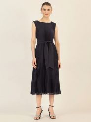 APART Sukienka w kolorze granatowym rozmiar: 36. Niebieskie sukienki damskie Apart, na co dzień, bez wzorów, bez kołnierzyka, bez ramiączek, midi, proste. Za 195.77 zł.