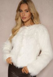 Biały Puchaty Kardigan Futrzany z Ozdobnymi Guziczkami Nelilla. Białe kardigany damskie Renee, bez wzorów, z futra. Za 169.99 zł.