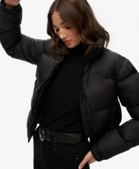 Superdry Czarna pikowana kurtka – Slim, wodoodporna, ocieplana. Czarne kurtki męskie Superdry., bez wzorów, z nylonu, bez kaptura. Za 489.40 zł.