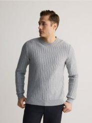 Sweter z wiskozą - jasnoszary. Szare swetry męskie Reserved, l, bez wzorów, z dzianiny, bez kołnierzyka. W wyprzedaży za 49.99 zł.