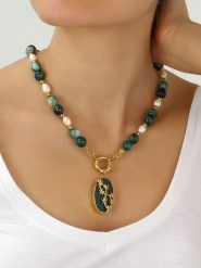 L'Atelier de Gaia Pozłacany naszyjnik z elementami ozdobnymi - dł. 50 cm rozmiar: onesize. Zielone naszyjniki damskie L'Atelier de Gaia, pozłacane. Za 117.45 zł.