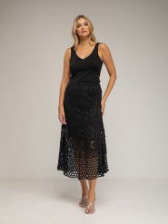 Tantra Spódnica w kolorze czarnym rozmiar: onesize. Czarne spódniczki damskie Tantra, bez wzorów, z koronki, midi, proste. Za 391.99 zł.