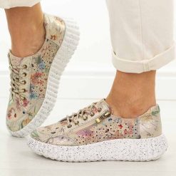 Złote skórzane półbuty damskie Vinceza 79604. Żółte półbuty damskie VINCEZA, bez wzorów, z jeansu, biznesowe, z okrągłym noskiem, bez obcasa, na platformie. Za 269.00 zł.