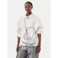 Torebka Calvin Klein. Szare torebki klasyczne damskie CALVIN KLEIN, bez wzorów, bez dodatków. Za 409.99 zł.