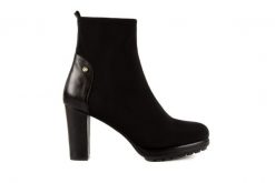 Botki Bayla-106 321001 Black, Czarny, Materiał - 40. Czarne botki damskie Bayla, na jesień, z materiału, bez obcasa, bez zapięcia. W wyprzedaży za 89.10 zł.