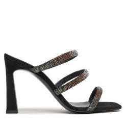 Klapki Pollini. Czarne klapki damskie Pollini, bez wzorów, bez obcasa. Za 2,619.00 zł.