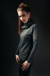 Bluza jaskółkowa ciemnoszara. Szare bluzy z kapturem damskie Hultaj Polski, na lato, l, z bawełny. Za 249.00 zł.