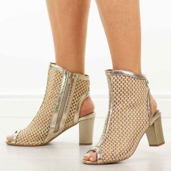 Złote sandały damskie na słupku M.Daszyński Sa283-2. Żółte sandały damskie M.Daszyński, bez wzorów, z jeansu, bez obcasa, na słupku. Za 239.00 zł.