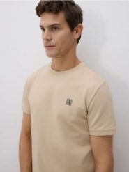 T-shirt slim fit z haftem - beżowy. Brązowe t-shirty męskie Reserved, l, bez wzorów, z bawełny, bez kołnierzyka. Za 79.99 zł.