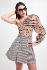Bluzka damska na ramię CUSTOMMADE. Bluzki damskie Custommade, xs, bez wzorów, bez kołnierzyka, bez ramiączek. W wyprzedaży za 577.17 zł.