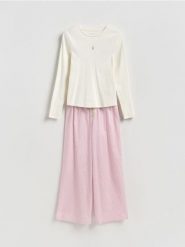 Dwuczęściowa piżama z haftem - lawendowy. Fioletowe piżamy damskie Reserved, l, bez wzorów, z bawełny, bez ramiączek. Za 139.99 zł.