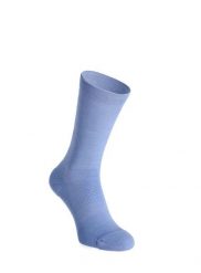 Skarpety rowerowe Mons Royale Atlas Merino Crew Sock. Fioletowe skarpetki męskie Mons Royale, bez wzorów, z elastanu. Za 115.49 zł.
