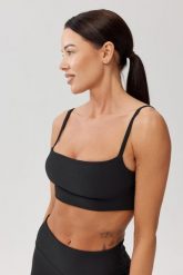 Stanik sportowy fitness Rough Radical Aven Sports Bra. Czerwone biustonosze sportowe damskie ROUGH RADICAL, bez wzorów, z dzianiny. Za 139.90 zł.