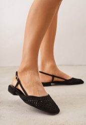 Czarne Sandały Slingback z Kwadratowym Noskiem i Ażurową Cholewką Jurria. Czarne sandały damskie Renee, w ażurowe wzory, z jeansu, bez obcasa. Za 89.99 zł.