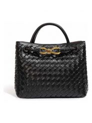 SUVRAI Torebka w kolorze czarnym - 30 x 23 x 13 cm rozmiar: onesize. Czarne torebki klasyczne damskie SUVRAI, bez wzorów, z materiału, bez dodatków. Za 130.99 zł.