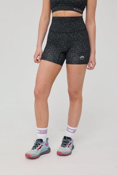 Spodenki Infinite z wysokim stanem – czarna panterka. Czarne spodenki sportowe damskie OOSC, bez wzorów, z materiału, sportowe, z podwyższonym stanem. Za 147.99 zł.
