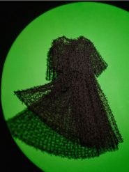 Tiulowa sukienka z kokardkami - czarny. Czarne sukienki dziewczęce Reserved, bez wzorów, z tiulu, bez ramiączek. W wyprzedaży za 79.99 zł.