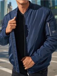 Kurtka bomber - granatowy. Niebieskie kurtki męskie Sinsay, l, bez wzorów, z satyny, bez kaptura. Za 79.99 zł.
