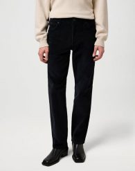 MESKIE SPODNIE WRANGLER TEXAS BLACK 112370852. Czarne spodnie materiałowe męskie Wrangler, bez wzorów, z materiału. Za 219.99 zł.