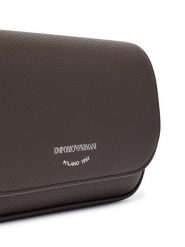 Emporio Armani Torebka EW000538 AF12036 M6458 Brązowy. Brązowe listonoszki damskie Emporio Armani, bez wzorów, ze skóry, bez dodatków. Za 869.99 zł.