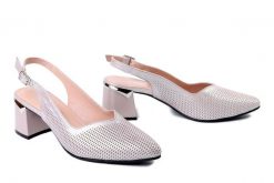 BOCCATO 049.7000 bej saten, czółenka damskie. Brązowe czółenka damskie Boccato, bez wzorów, ze skóry, bez obcasa, na obcasie. Za 314.42 zł.