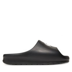 Klapki Lacoste. Czarne klapki damskie Lacoste, bez wzorów, bez obcasa. Za 199.99 zł.
