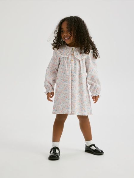 Wzorzysta sukienka - wielobarwny. Sukienki dziewczęce Reserved, bez wzorów, z bawełny, bez ramiączek. Za 75.99 zł.