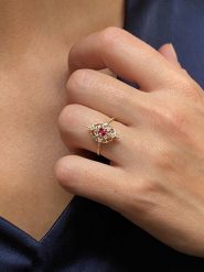 OR Carats Złoty pierścionek z kamieniami szlachetnymi rozmiar: 56. Czerwone pierścionki damskie OR Carats, z rubinem, złote. Za 568.34 zł.