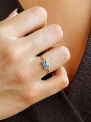 DIA DIAMONDS Pozłacany pierścionek z diamentami i topazem rozmiar: 58. Niebieskie pierścionki damskie DIA DIAMONDS, z diamentem, pozłacane. Za 293.59 zł.