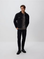 Jeansowa kurtka sherpa - czarny. Czarne kurtki męskie Reserved, l, bez wzorów, z denimu, bez kaptura. Za 239.99 zł.