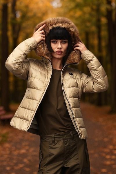 BLAUER Beżowa damska kurtka Arcadia Short Jackets, Rozmiar M. Brązowe kurtki damskie Blauer USA, m, bez wzorów, z futra, bez kaptura. W wyprzedaży za 1,170.99 zł.