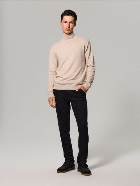 Jeansy chino slim fit z paskiem - czarny. Czarne jeansy męskie Sinsay. Za 99.99 zł.