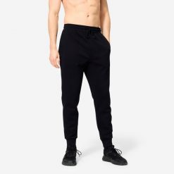 Spodnie fitness męskie Domyos Gym & Pilates slim. Czarne spodnie dresowe męskie DOMYOS, z dresówki. Za 79.99 zł.