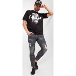 T-shirt DSQUARED2. T-shirty męskie Dsquared2, l, bez wzorów, bez kołnierzyka. W wyprzedaży za 755.30 zł.
