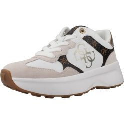 Kapcie GUESS FLPLUC PEL12 Biały. Białe obuwie trekkingowe damskie Guess. W wyprzedaży za 529.20 zł.